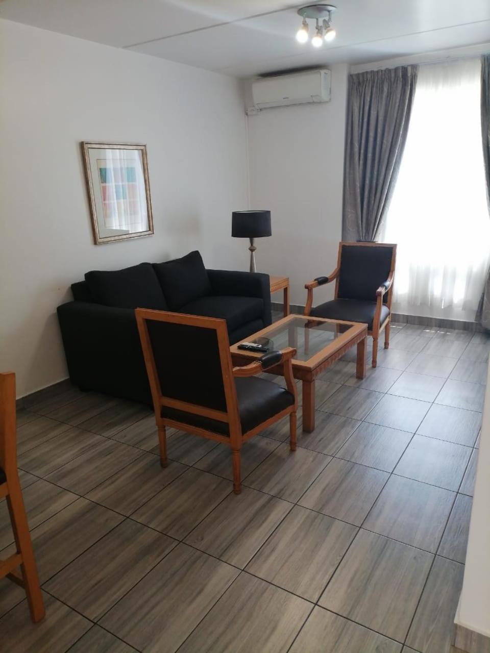 Airport Inn And Suites Edenvale Exteriör bild