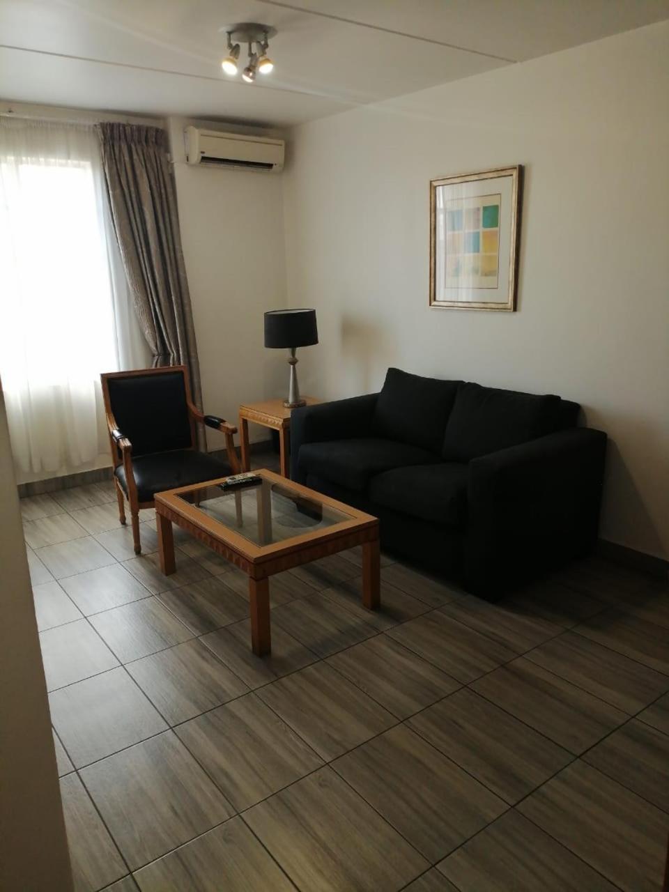 Airport Inn And Suites Edenvale Exteriör bild