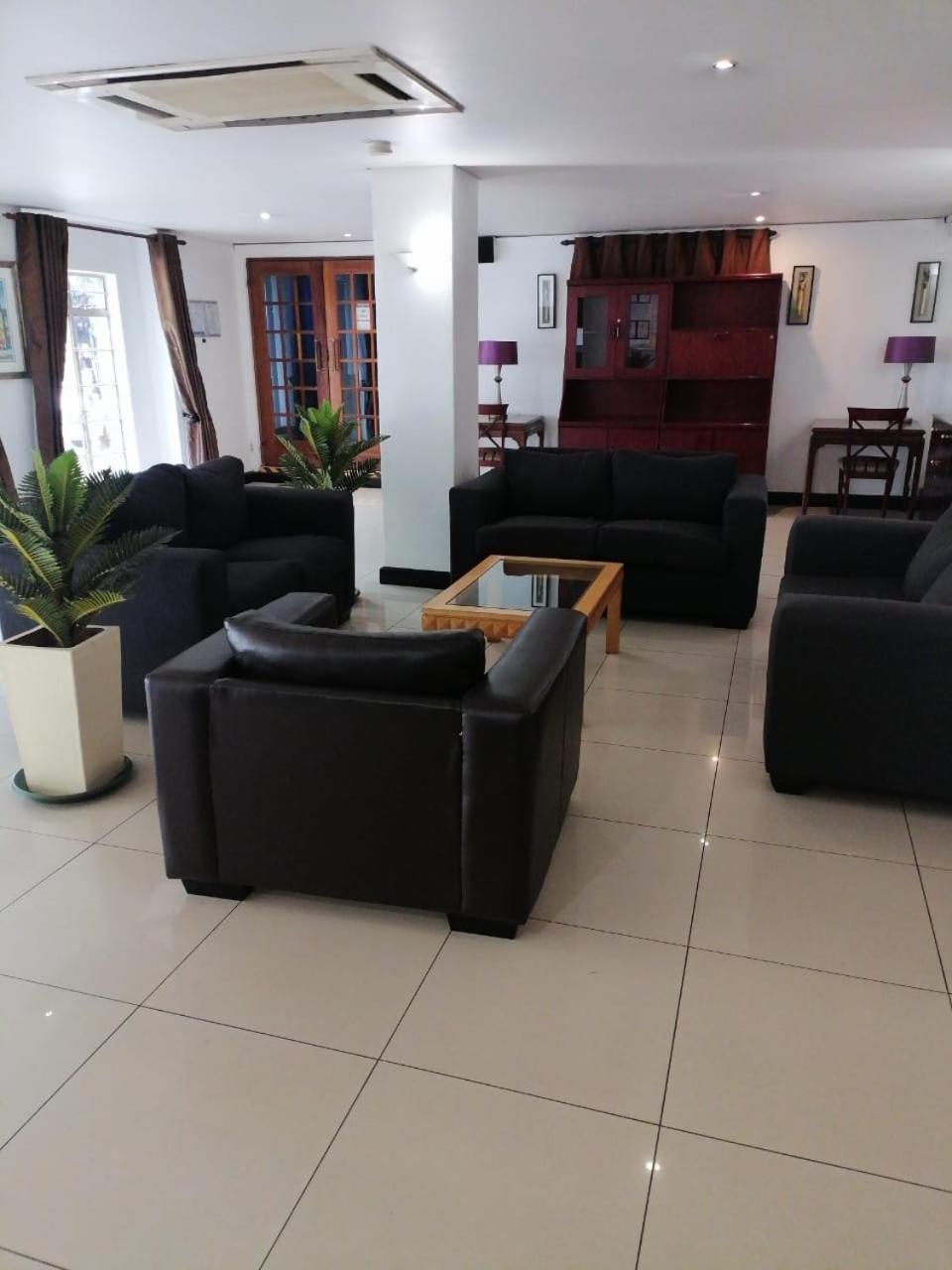 Airport Inn And Suites Edenvale Exteriör bild