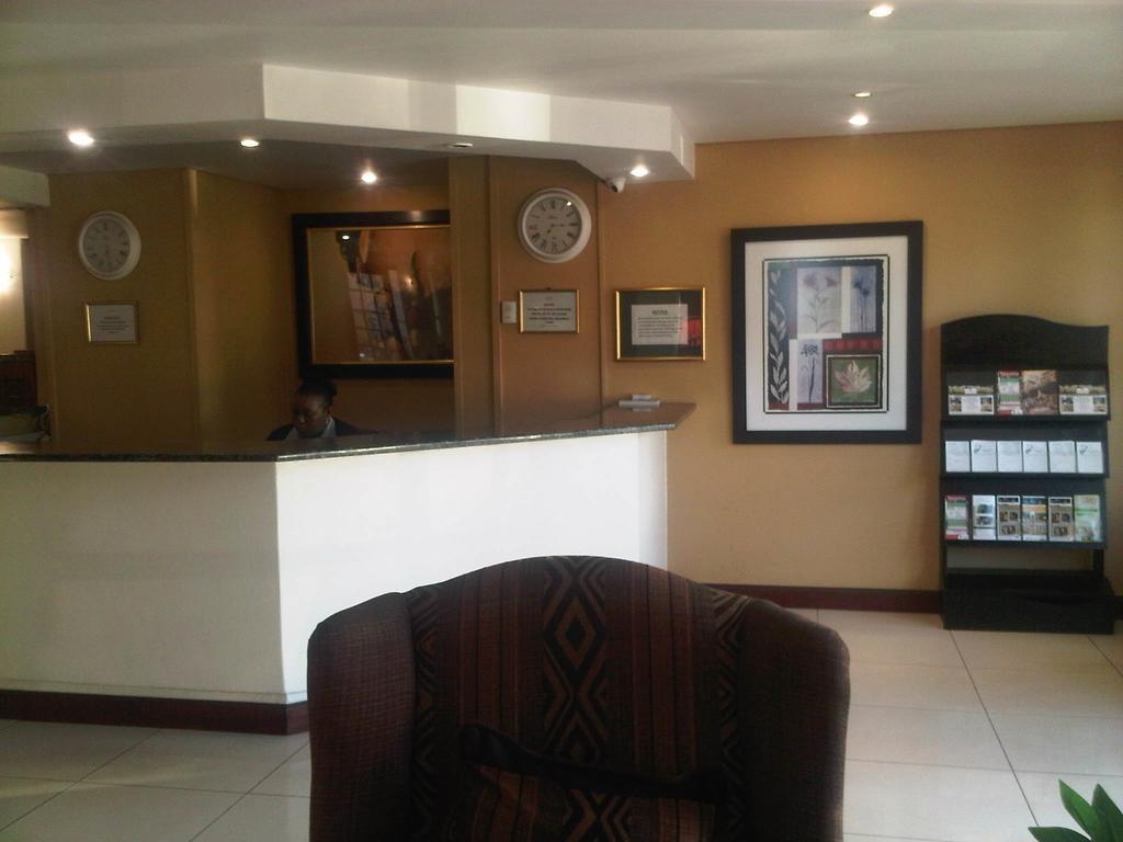 Airport Inn And Suites Edenvale Exteriör bild